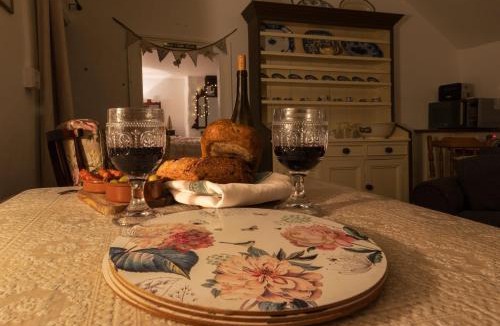 Limavady House | Cissy's Cottage - traditional thatched cottage, on the Causeway Coast