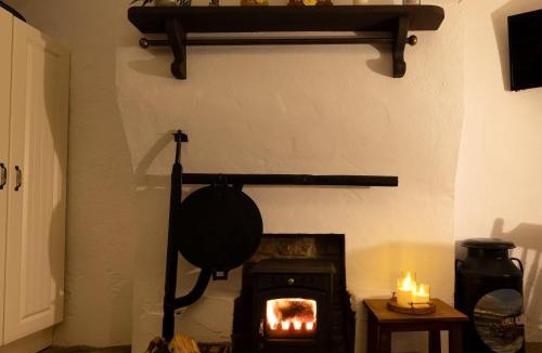 Limavady House | Cissy's Cottage - traditional thatched cottage, on the Causeway Coast