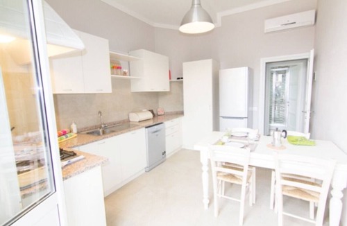 Santa Maria Novella Apartment | Cittadella 5 - Three Bedroom Apartment, Sleeps 8