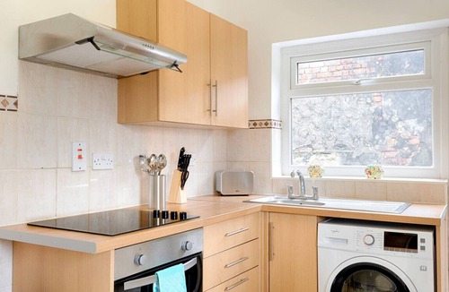 St. Thomas House | City Access 3 Beds Parking Smart TVs