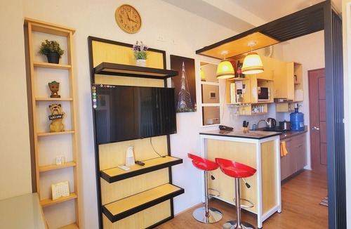 Poblacion District Condo | City BeStay & Homey Studio Apartment with Balcony near Shopping Mall.