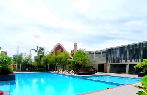 Poblacion District Condo | City BeStay & Homey Studio Apartment with Balcony near Shopping Mall.