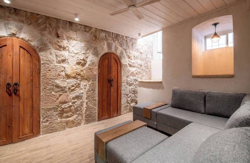 Nachlaot House | City Center Luxury