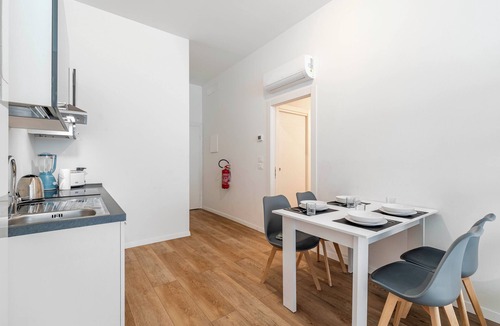Mestre Apartment | City Center Mestre - 15 min to Venice (Free Wifi and Park), New Modern House