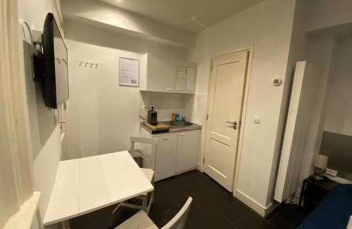 Burgwallen Nieuwe Zijde Apartment | City Center Studio Amsterdam