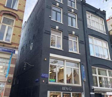 Burgwallen Nieuwe Zijde Apartment | City Center Studio Amsterdam