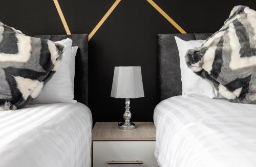 Middlesbrough Apartment | City Centre Studio 4 with Kitchenette, Free Wifi and Smart TV by Yoko Property