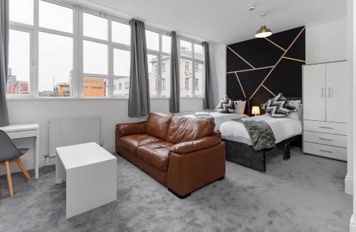 Middlesbrough Apartment | City Centre Studio 4 with Kitchenette, Free Wifi and Smart TV by Yoko Property