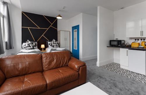 Middlesbrough Apartment | City Centre Studio 4 with Kitchenette, Free Wifi and Smart TV by Yoko Property