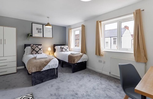 Middlesbrough Apartment | City Centre Studio 6 with Kitchenette, Free Wifi and Smart TV by Yoko Property