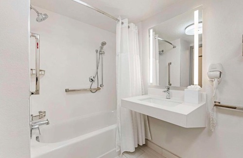 Southwest Orlando Hotel | City Express by Marriott Orlando International Drive