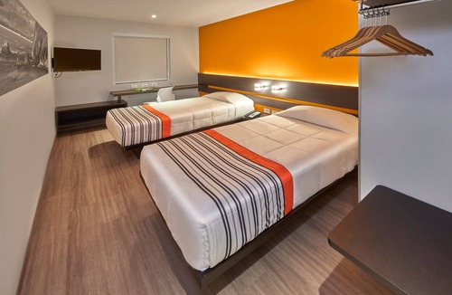 Leon Hotel | City Express Junior by Marriott León Centro De Convenciones