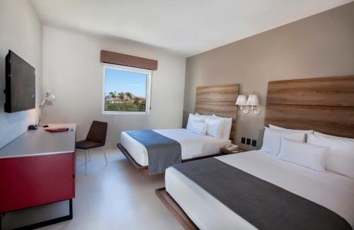 El Tezal Hotel | City Express Plus by Marriott Cabo San Lucas