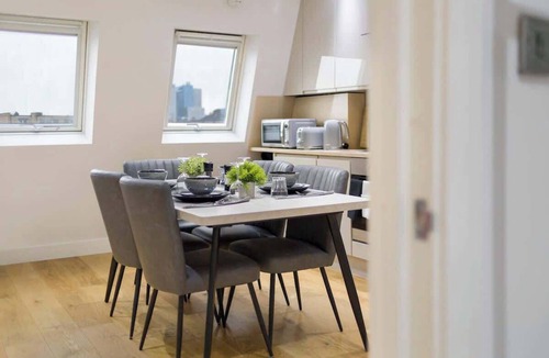 Spitalfields Apartment | City flat near Brick Lane w/kitchen & dining