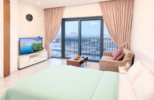 Dubai Apartment | City Glow Comfort Studio - Oasis Pool