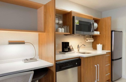 Florida City Hotel | City Haven: 2 Family-friendly Units w/FREE Breakfast and Parking! Onsite Pool!