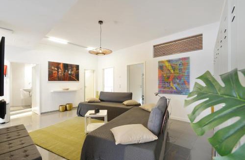 Schwabing-Freimann Apartment | City-Jungle ARTcommodation