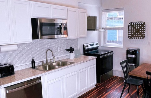 Pendleton Apartment | City Luxury @ Smart Pricing + Parking + Family-Friendly