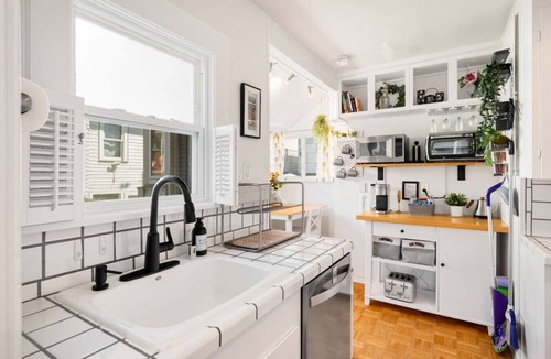 Roosevelt House | City Oasis: Office, Yard & BBQ - Mins to Light Rail Station