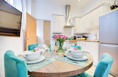 Island Gardens Apartment | City Retreat with Large Outdoor Terrace near Greenwich and Canary Wharf