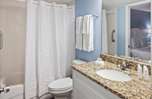 Ormond Beach Resort | City-View 1BR Condo – Full Kitchen, Resort Pool Access & Ideal Central Location