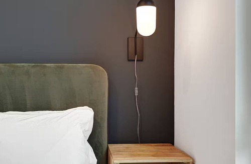 Broadway Hotel | City Views, Spacious, Bright, Modern, SOLIS Capitol Hill - Walk to Everything
