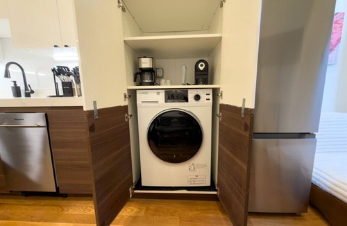 Fenway–Kenmore Apartment | Cityscape 1BR Plus: King + Queen Pull-out | Suite 7