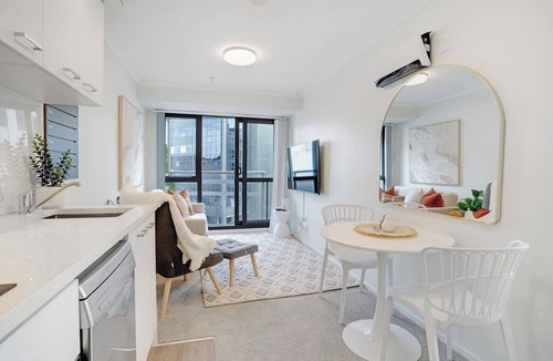 Grafton Apartment | Cityscape Central Abode near Hospital and K`Rd