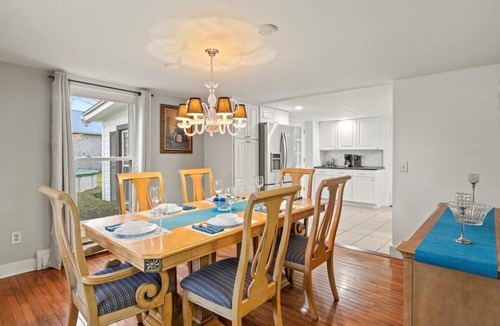 South Lima House | Civil War Era Home, w/King Bed, Finger Lakes, Hot Tub & GAME ROOM