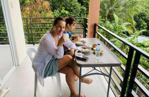 Bagalangit Bed & Breakfast | CJ's Place Mabini