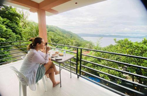 Bagalangit Bed & Breakfast | CJ's Place Mabini
