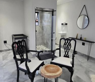 Zwartkop House | Cjabaledi Private Guesthouse