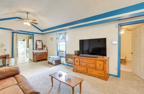 Stanton Cottage | Clanton Cottage w/Charcoal Grill & Porch!