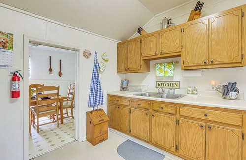 Stanton Cottage | Clanton Cottage w/Charcoal Grill & Porch!