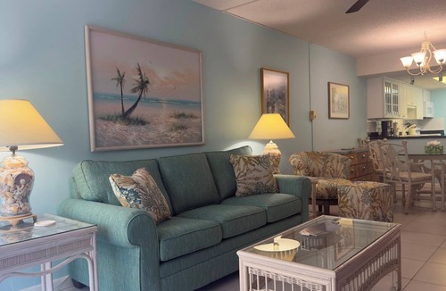 Key Colony Beach House | Clara`s Ocean Gem Condo 2bed 2bath third floor with elevator, pool & ocean views