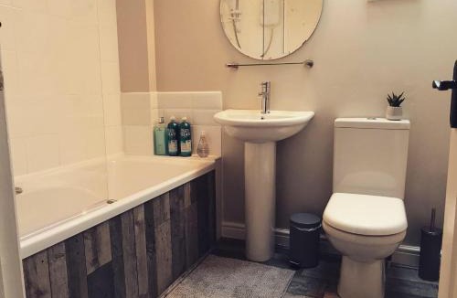 Wolverhampton Apartment | Clarabel's Guest House- The Cranny
