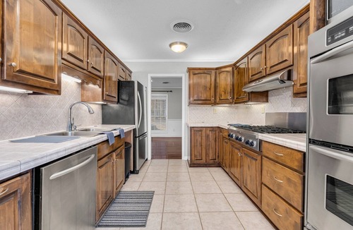 Columbus House | Clardy Main House | 4BR Family & Work Stay