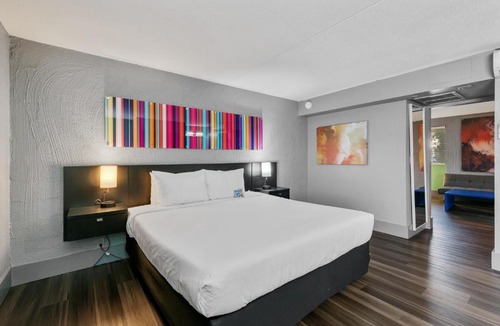 Encanto Hotel | Clarendon Hotel #214