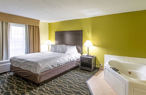 South Carolina Lakes & Blackwater Rivers Hotel | Clarion Inn Columbia Airport