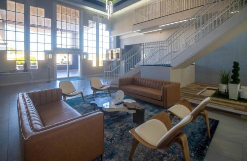 Clearwater Hotel | Clarion Inn & Suites Central Clearwater Beach