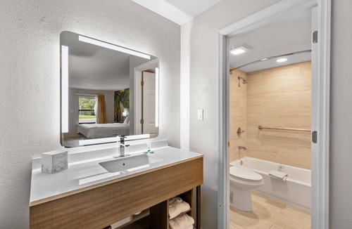 Alachua Hotel | Clarion Pointe Alachua - Gainesville Area