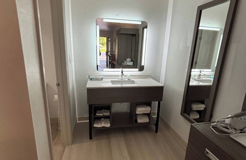 Alachua Hotel | Clarion Pointe Alachua - Gainesville Area