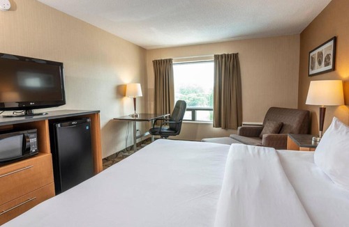 Campbellton Hotel | Clarion Pointe
