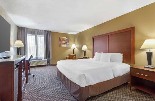 Lowes Grove Hotel | Clarion Pointe Durham Research Triangle Park