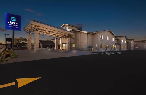 Milwaukee Hotel | Clarion Pointe Milwaukee Airport