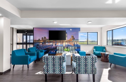 Milwaukee Hotel | Clarion Pointe Milwaukee Airport