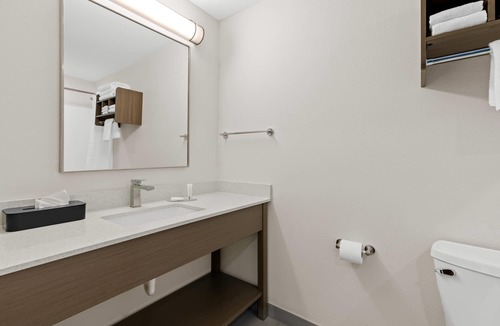 Milwaukee Hotel | Clarion Pointe Milwaukee Airport