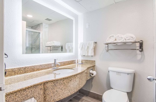 South Boston Hotel | Clarion Pointe South Boston - Danville East