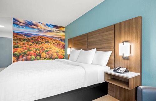 Turners Hotel | Clarion Pointe Springfield Southeast