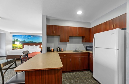 Starkville Hotel | Clarion Pointe Starkville near University